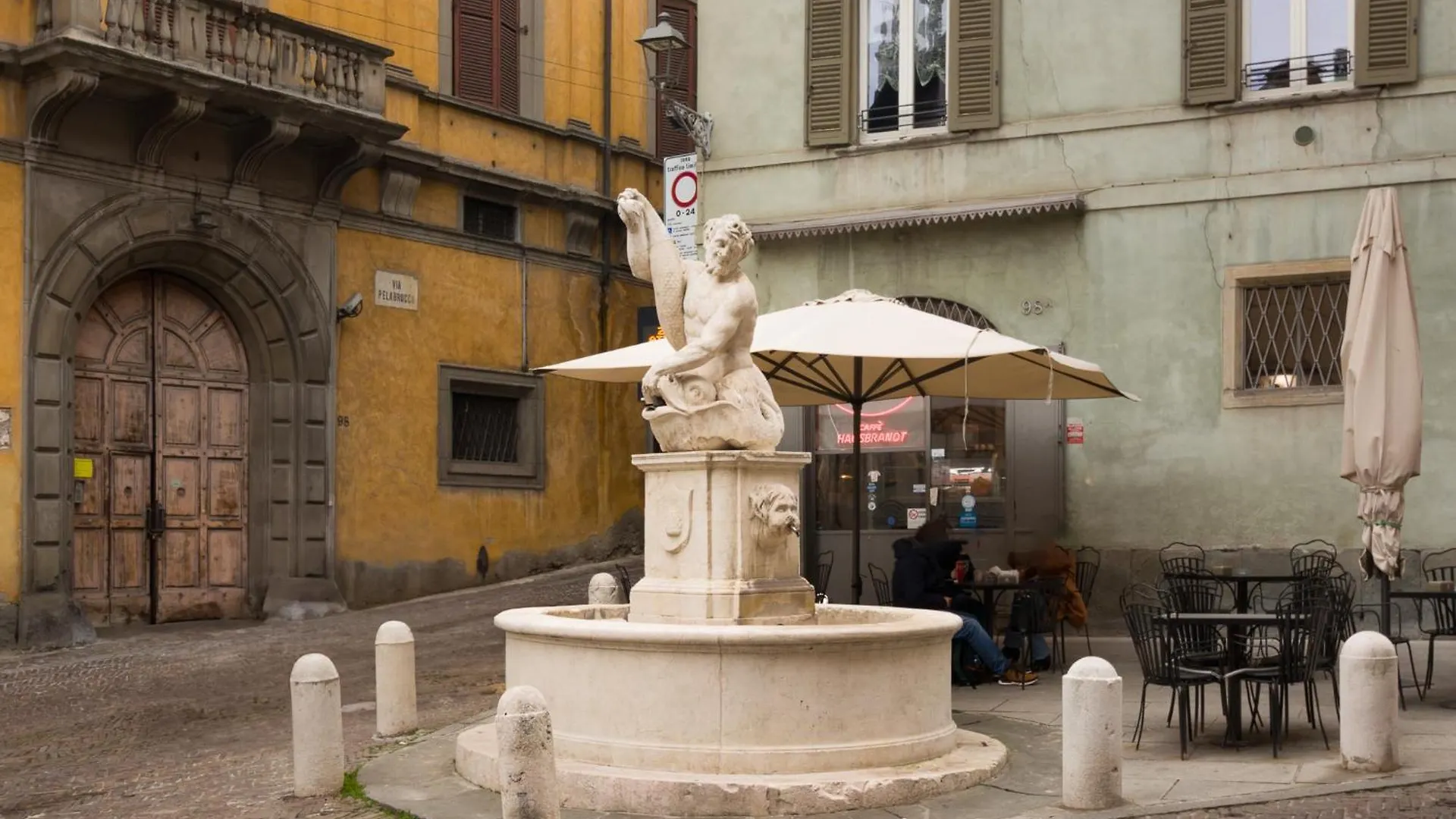 Bergamo Art - Fontana Del Delfino Apartment